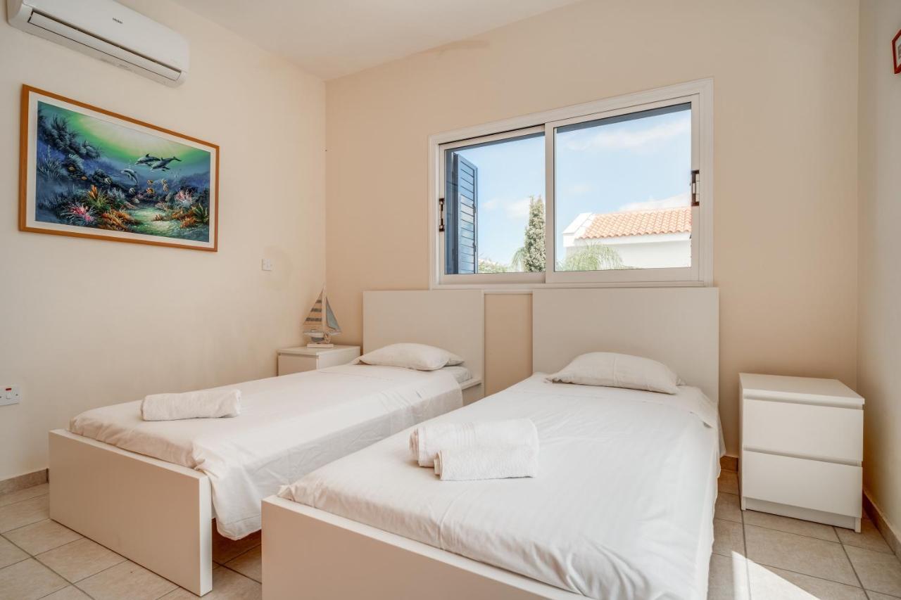 Amphitrite Villa Paralimni Eksteriør billede