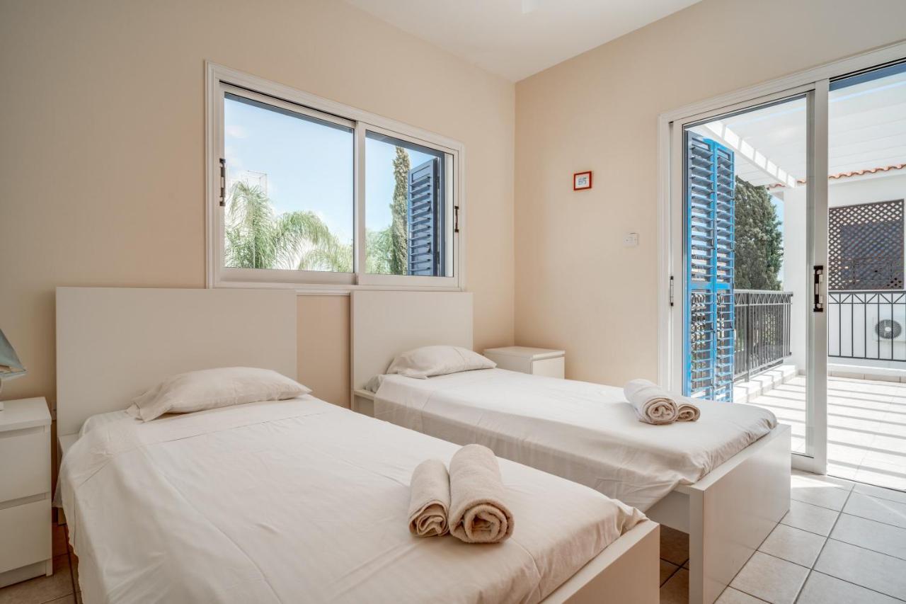 Amphitrite Villa Paralimni Eksteriør billede