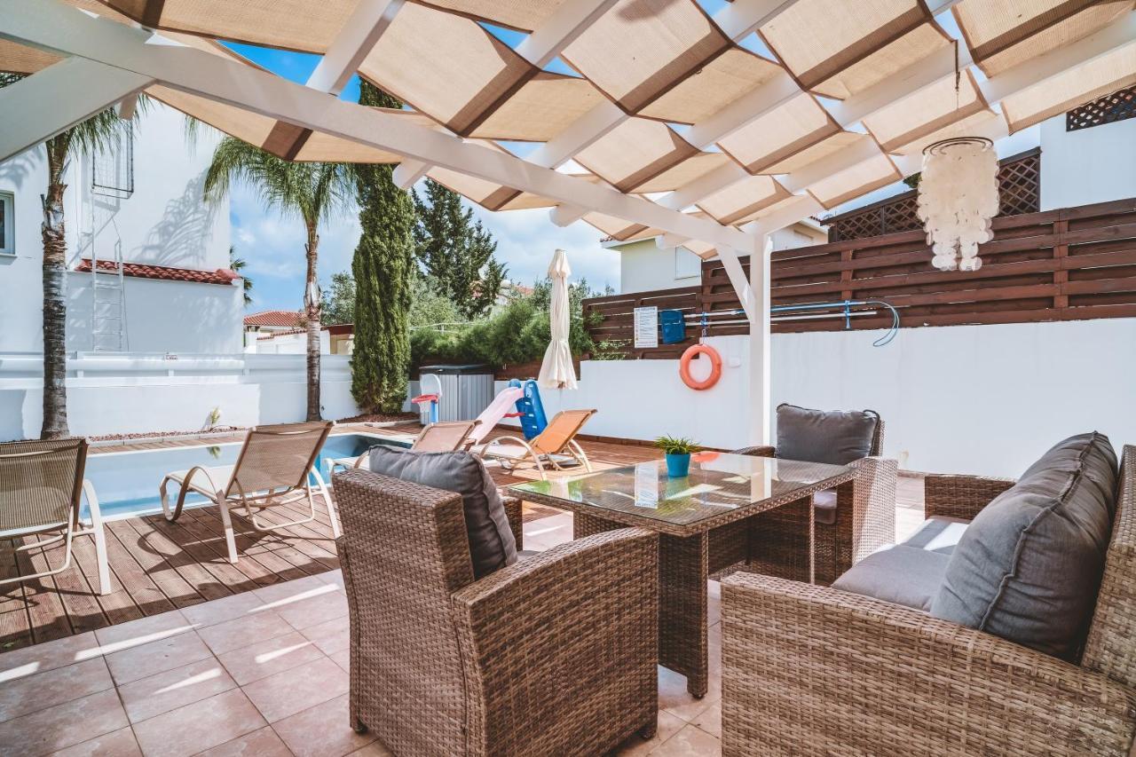Amphitrite Villa Paralimni Eksteriør billede